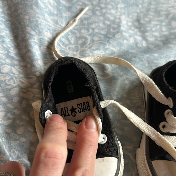Baby converse, size 2 - Picture 2 of 7